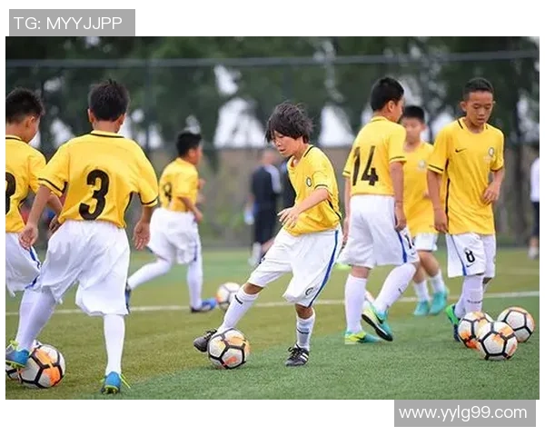 足球明星的光辉历程与对青少年成长的积极影响探讨